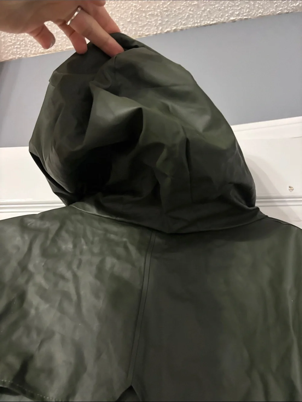 Rains Camp Anorak Unisex Glossy Waterproof Rain Jacket in Deep Green Size XS/S